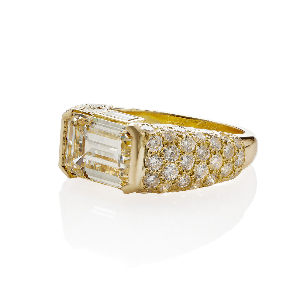 
                      
                        Macklowe Gallery Cartier Monture Paris 4.93 Carats Emerald-cut Diamond Bombé Ring
                      
                    